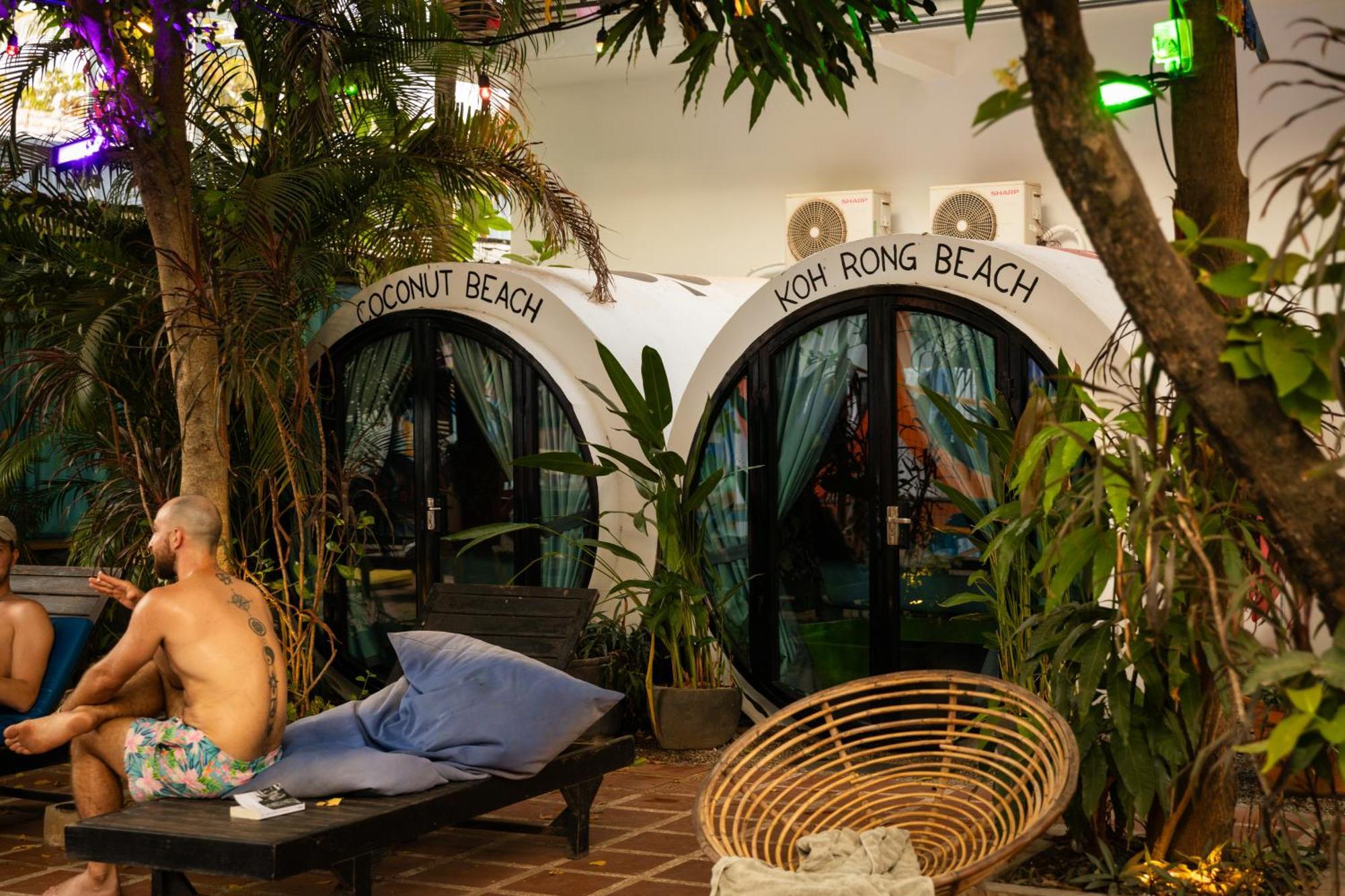 White Rabbit Hostel เสียมราฐ ภายนอก รูปภาพ