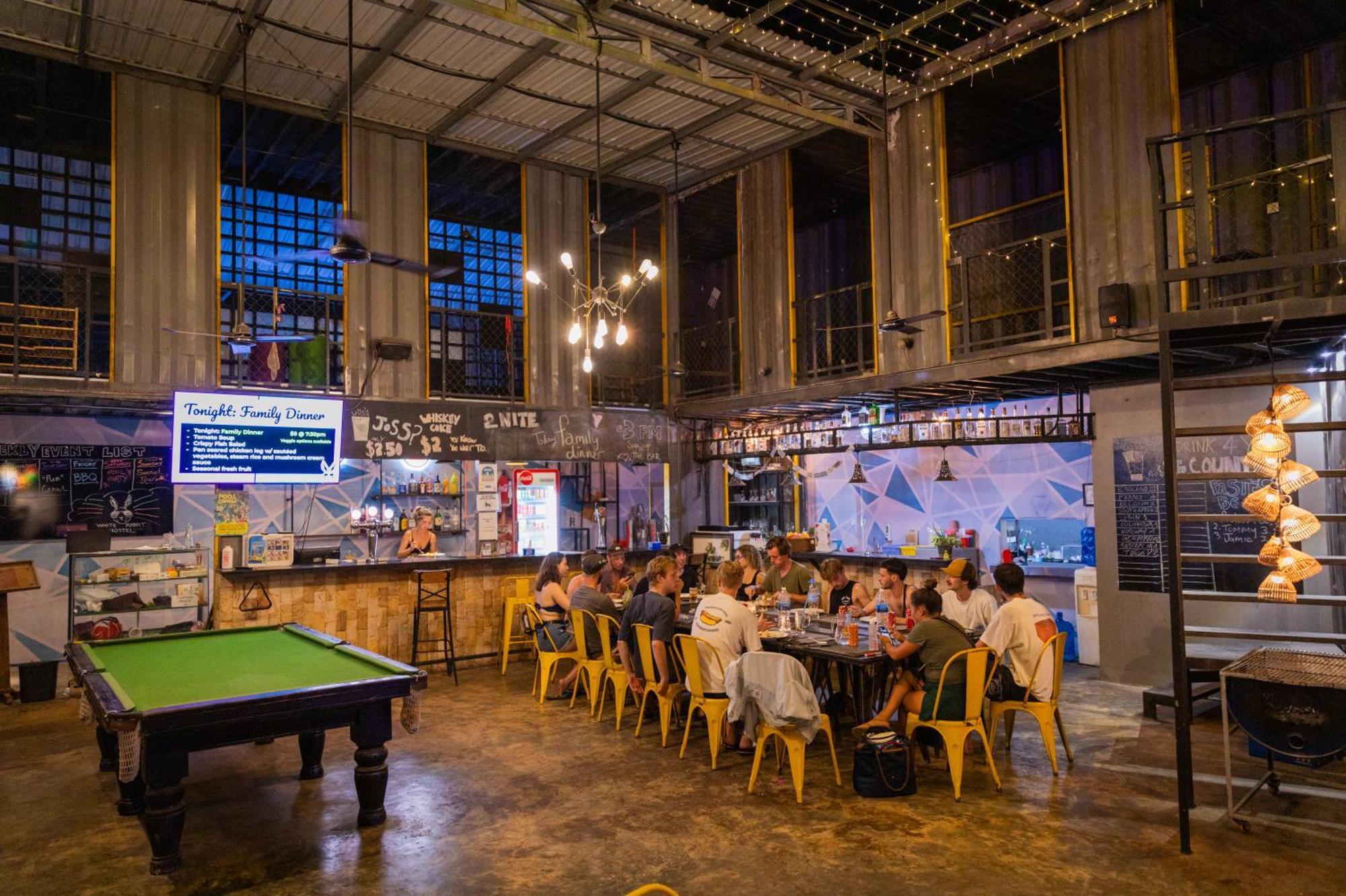 White Rabbit Hostel เสียมราฐ ภายนอก รูปภาพ